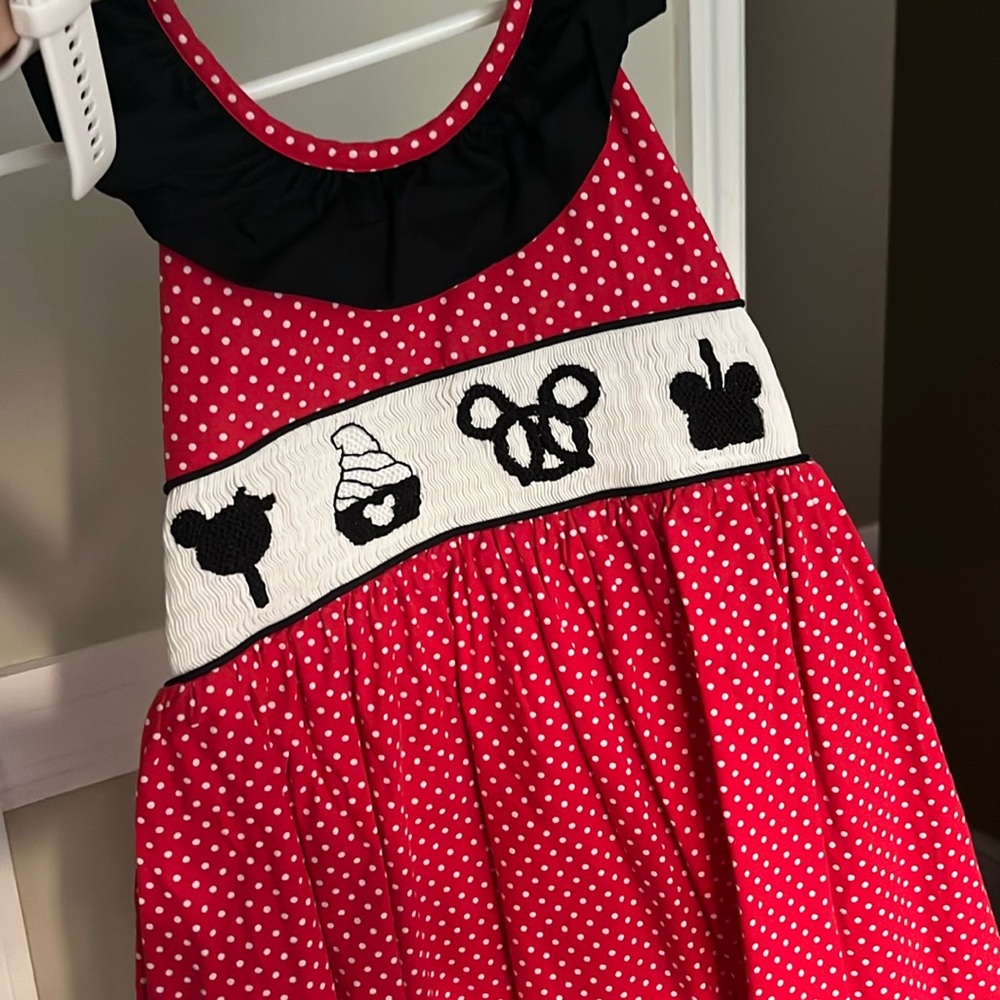 Disney smocked dress size 6.
